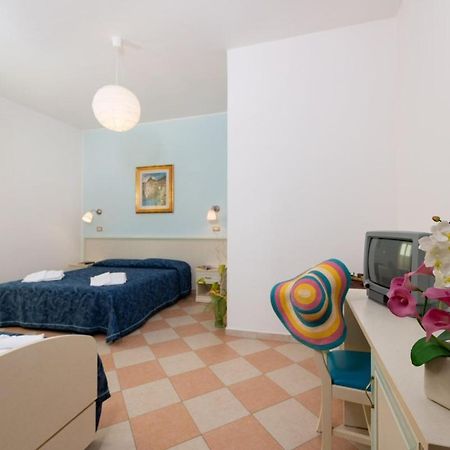 Hotel Bruna Martinsicuro Exteriör bild